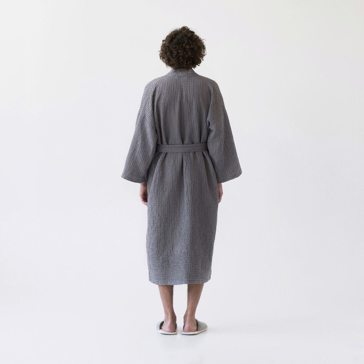 Dark Grey lino & medvilnės Honeycomb Waffle chalatas — naturalusdrabuziai.lt