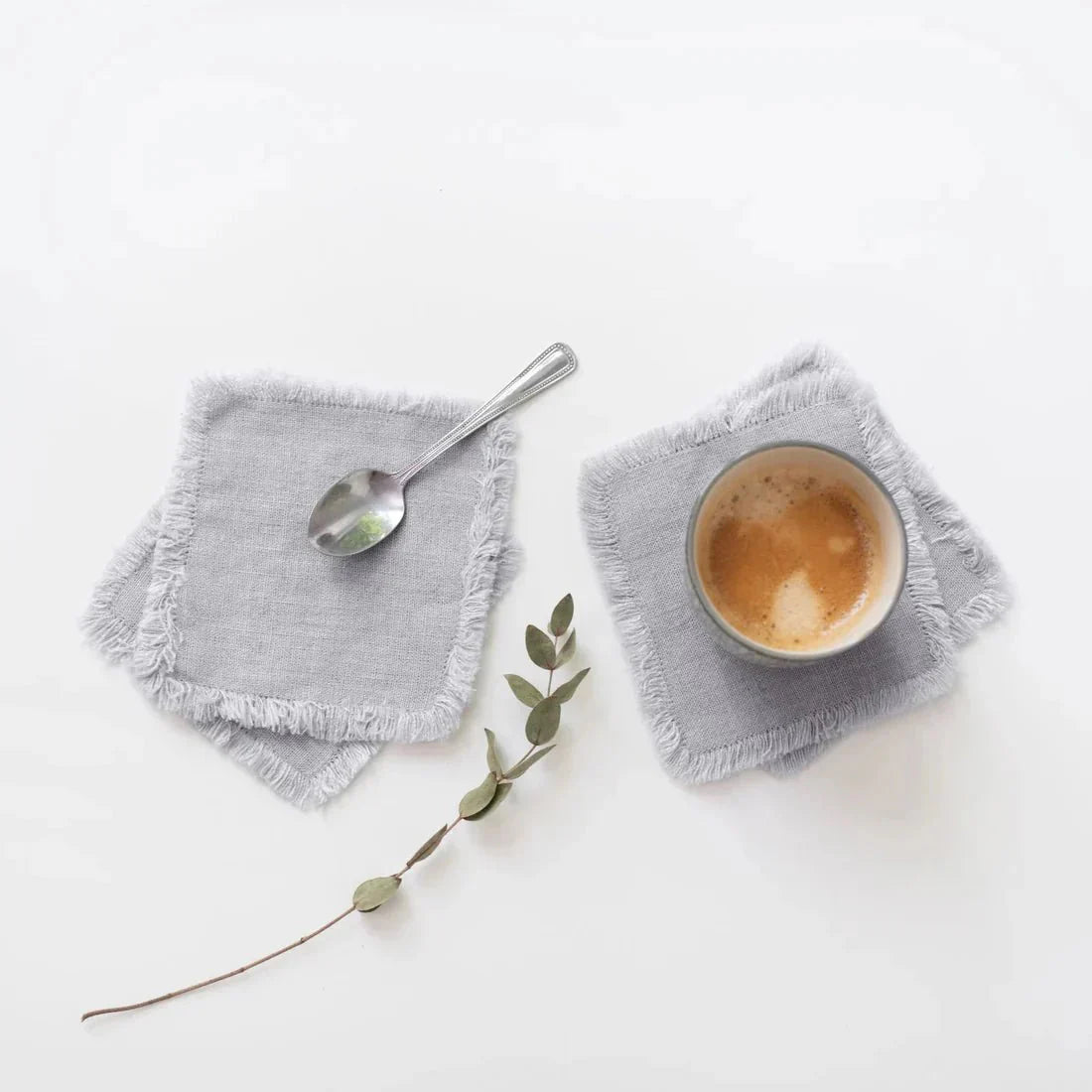 Light Grey lino padėkliukai su kutais rinkinys 4 vnt. — naturalusdrabuziai.lt