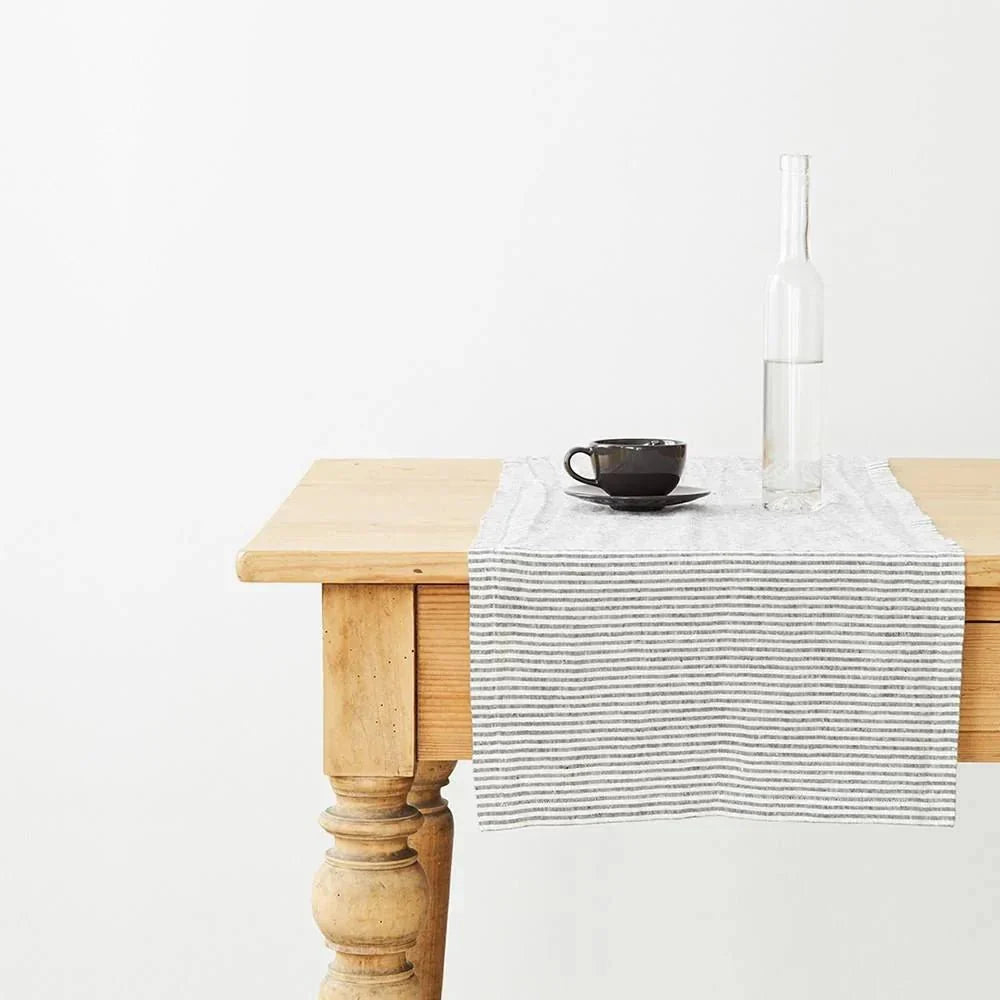 Thin Black Stripes lino stalo takelis — naturalusdrabuziai.lt