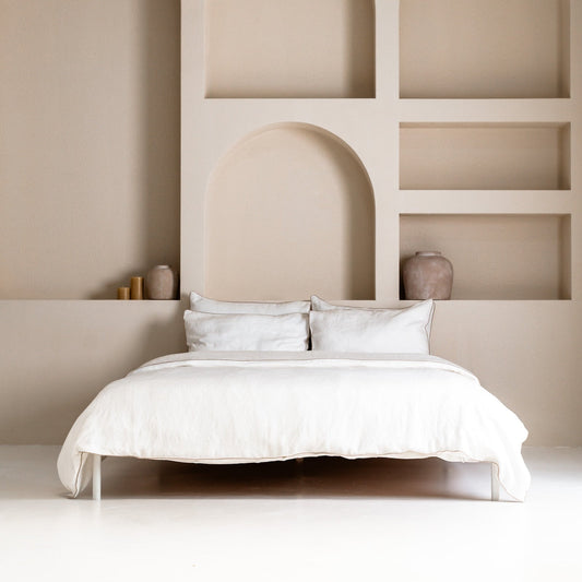 White lino antklodės užvalkalas rinkinys with Natural Piping — naturalusdrabuziai.lt
