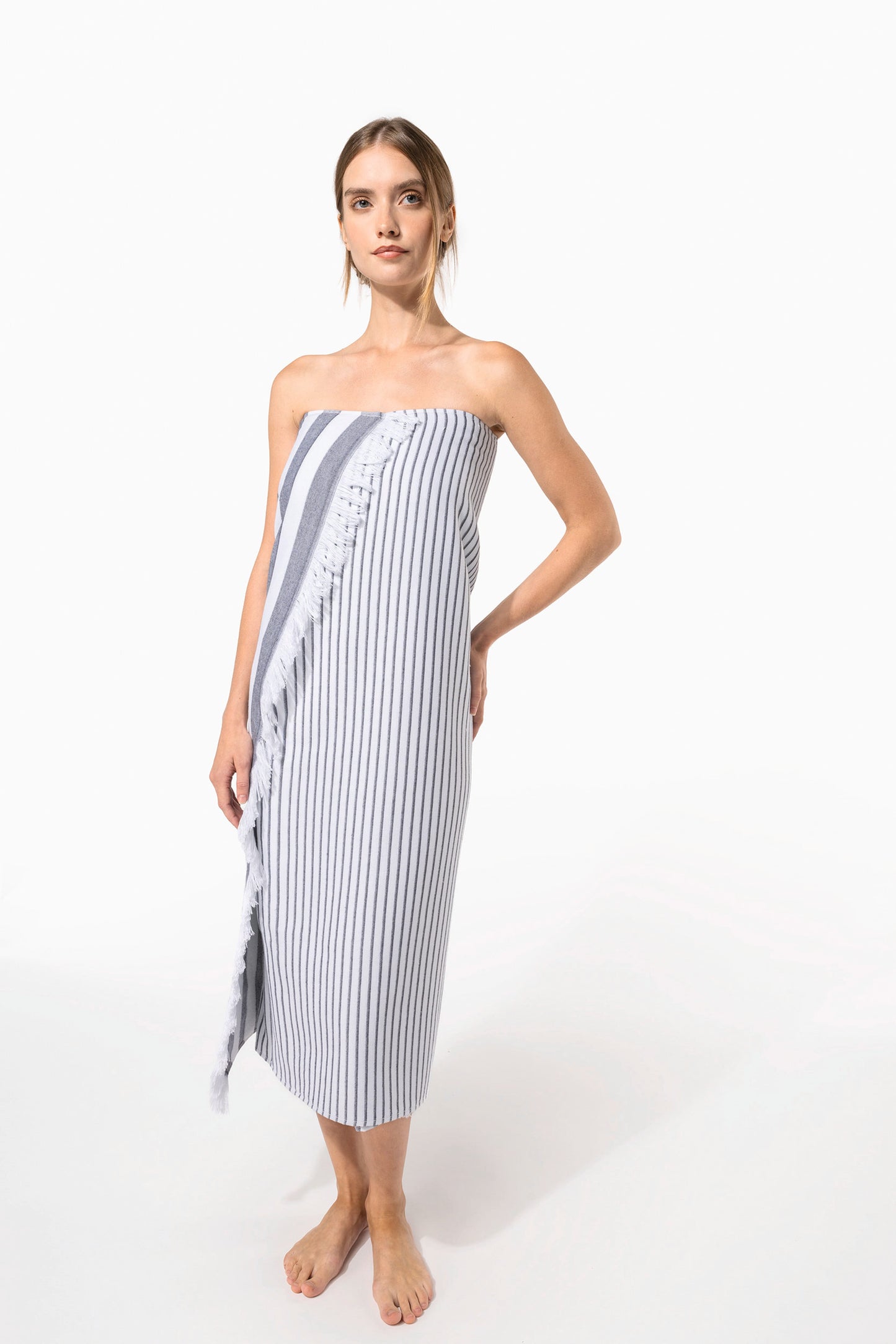 Dryžuotas medvilninis Fouta paplūdimio rankšluostis su kutais — naturalusdrabuziai.lt