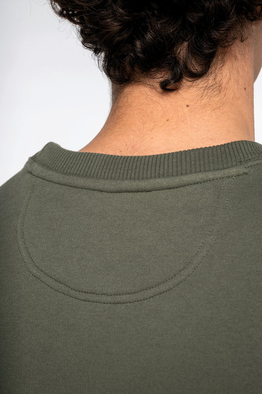 Unisex oversized organinės medvilnės džemperis su apvaliu kaklu — naturalusdrabuziai.lt