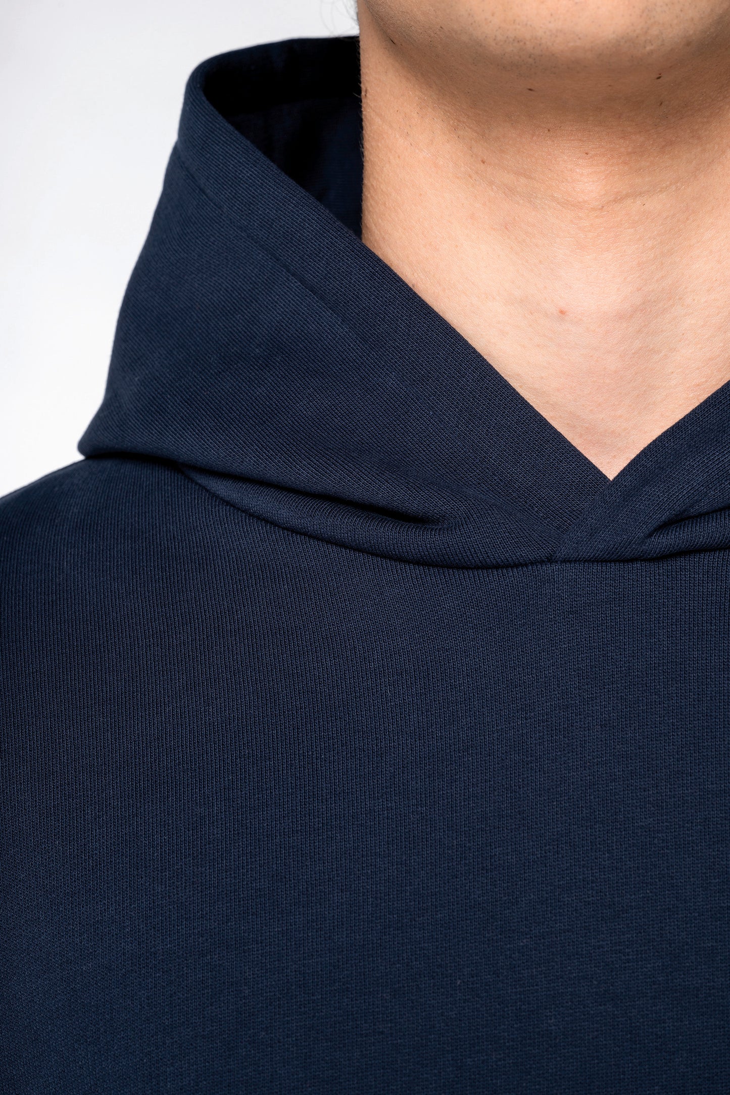 Unisex oversized organinės medvilnės džemperis su gobtuvu — naturalusdrabuziai.lt