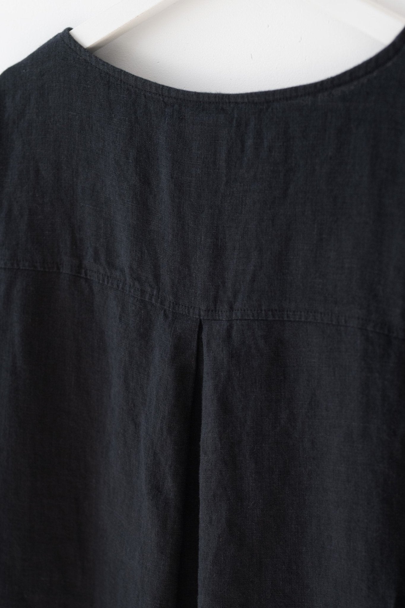 Black Linen Bilberry Top