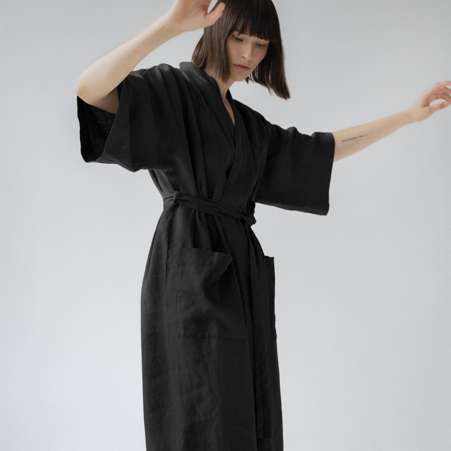 Black lino Summer chalatas — naturalusdrabuziai.lt