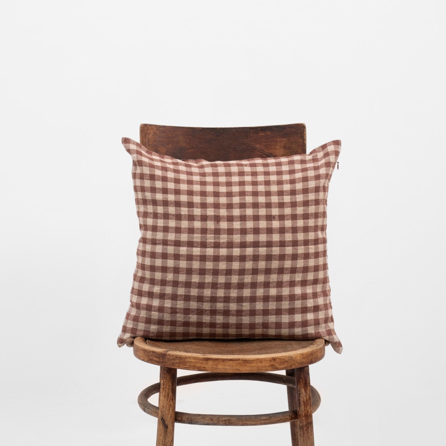 Chocolate Gingham lino pagalvėlės užvalkalas — naturalusdrabuziai.lt