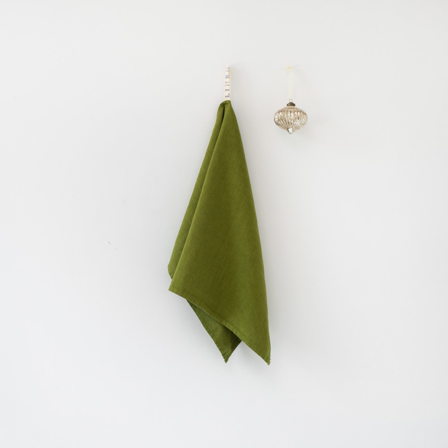 Christmas Green lino virtuvinė servetė — naturalusdrabuziai.lt
