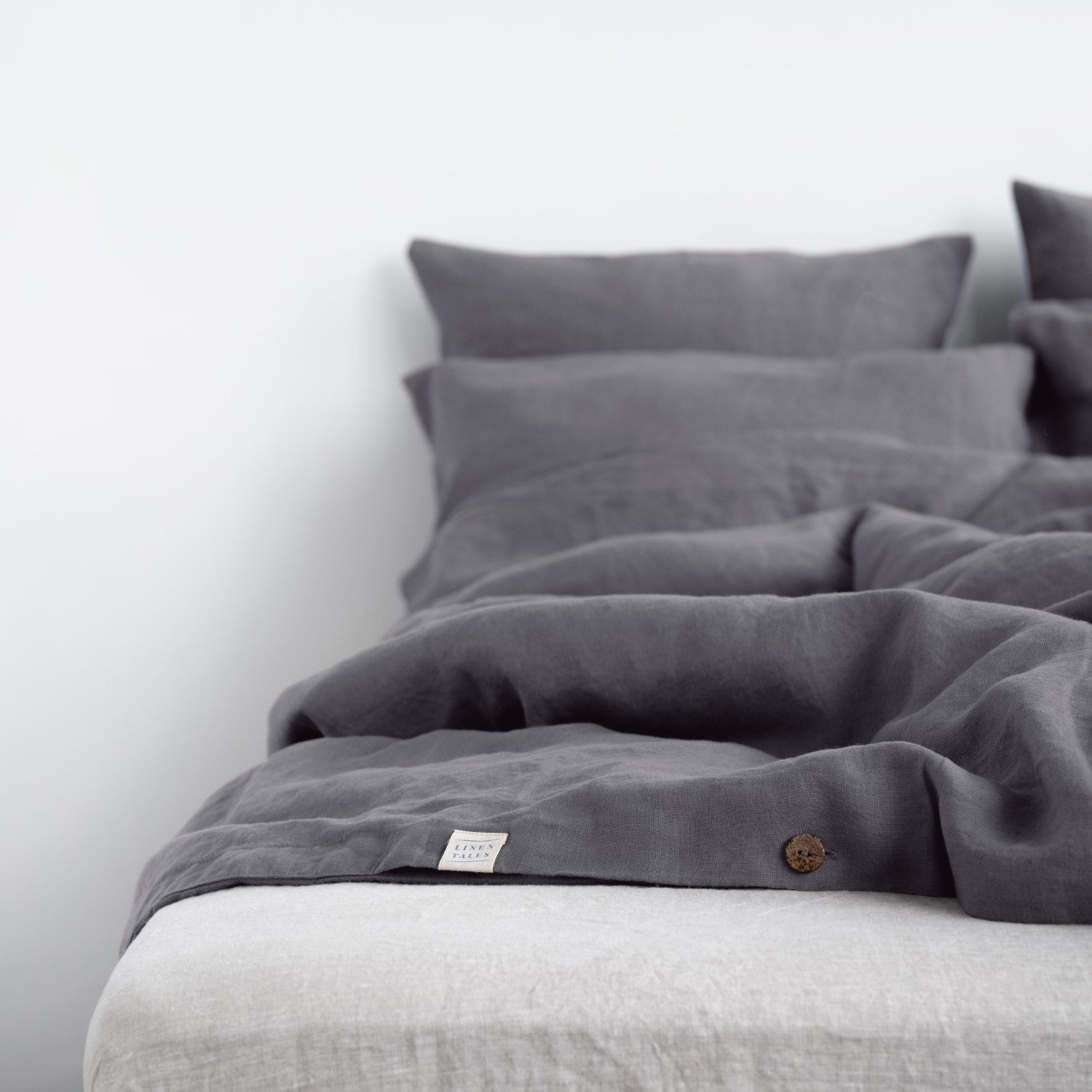 Dark Grey lino antklodės užvalkalas rinkinys — naturalusdrabuziai.lt