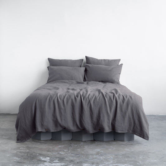 Dark Grey lino antklodės užvalkalas rinkinys — naturalusdrabuziai.lt