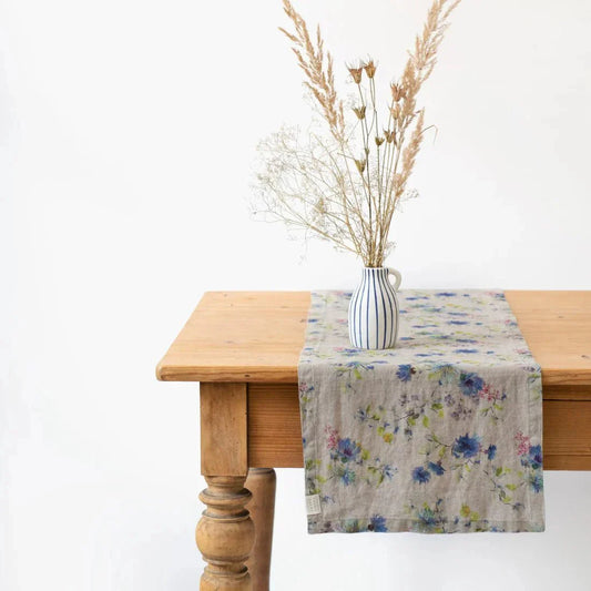 Flowers on Natural lino stalo takelis — naturalusdrabuziai.lt