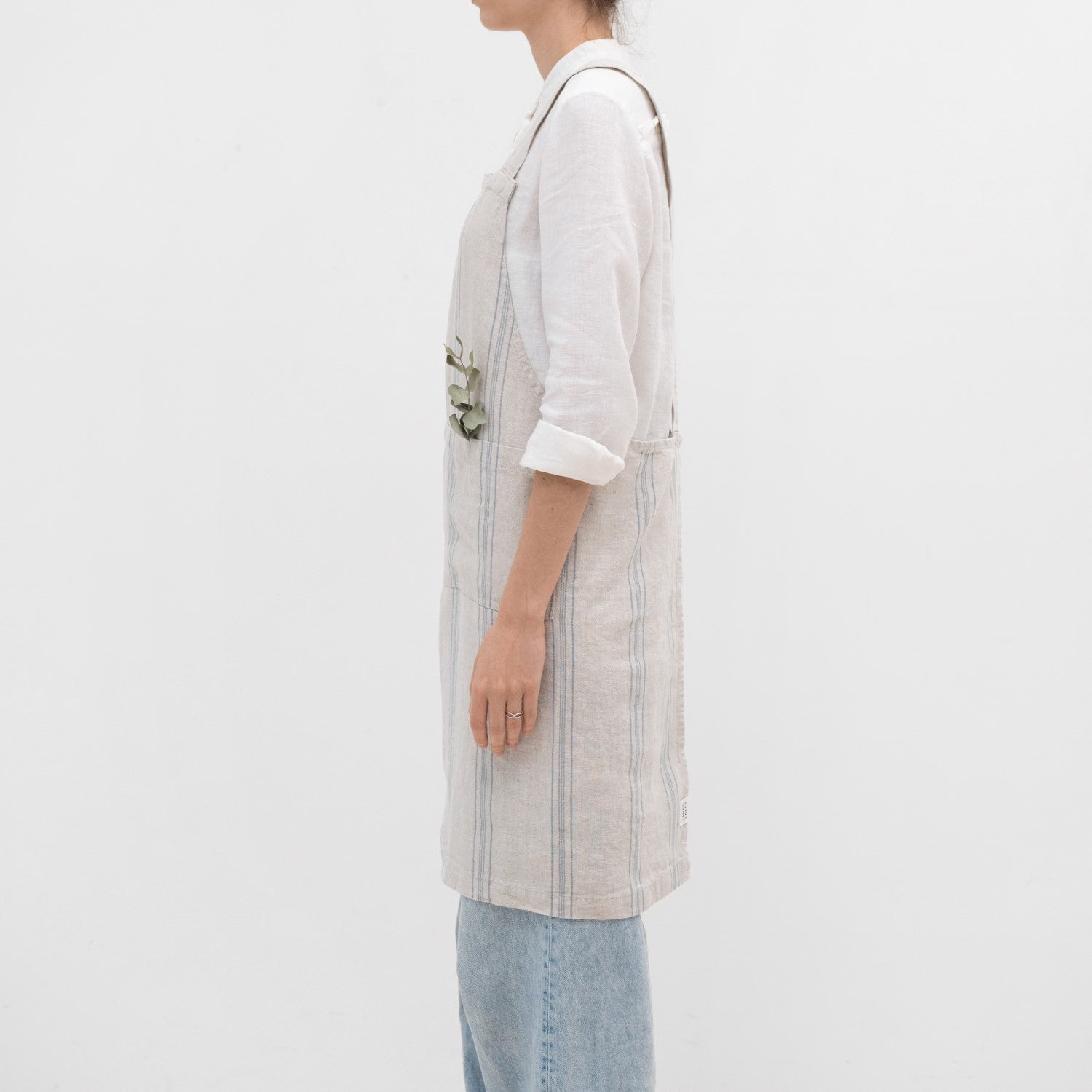 Grey Blue Wide Stripe Rustic lino kryžminio tipo prijuostė — naturalusdrabuziai.lt