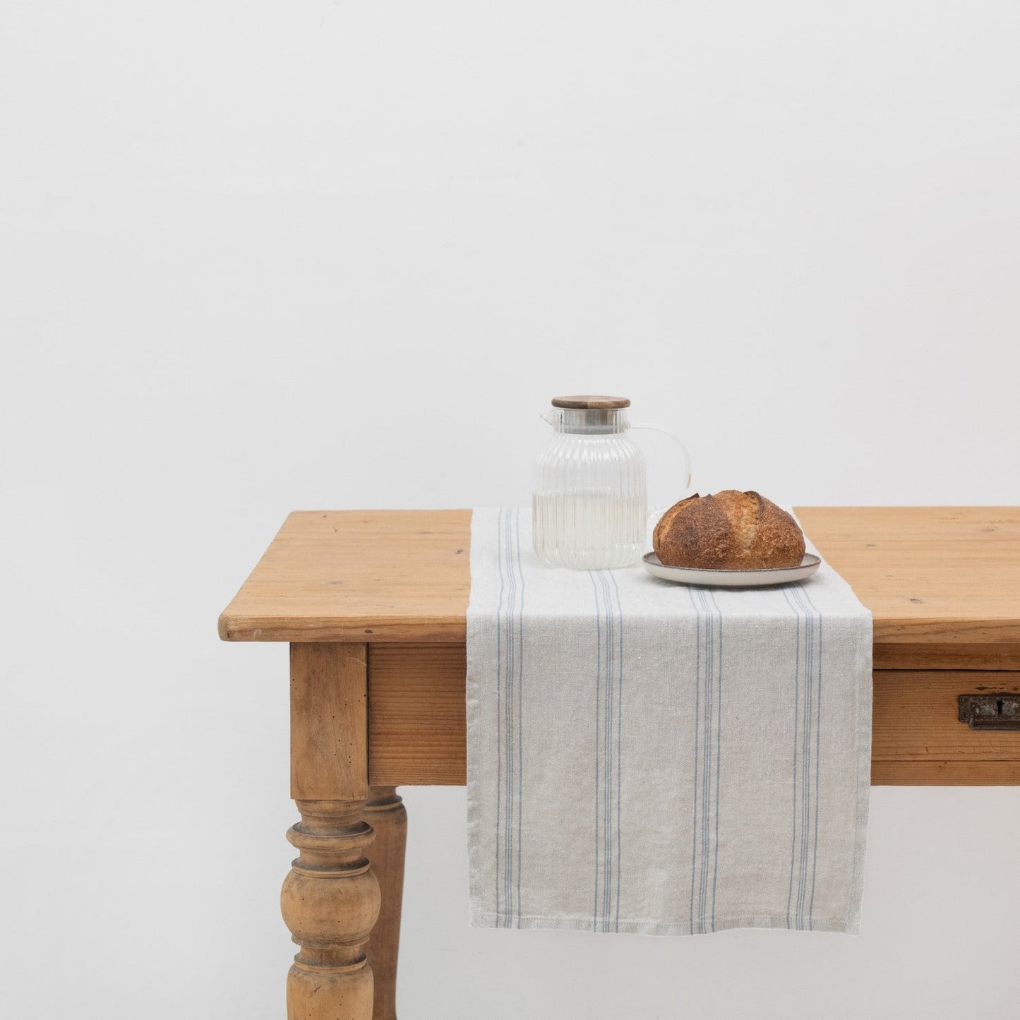 Grey Blue Wide Stripe Rustic lino stalo takelis — naturalusdrabuziai.lt