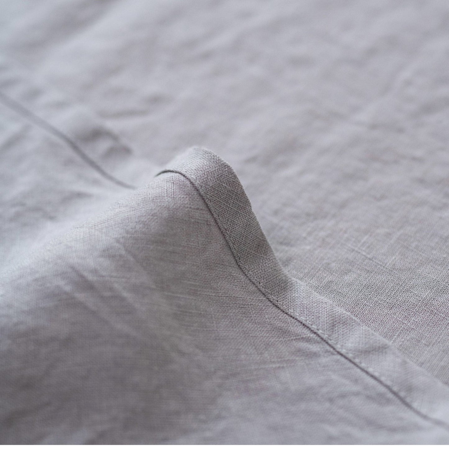 Light Grey Lightweight lino Round staltiesė — naturalusdrabuziai.lt