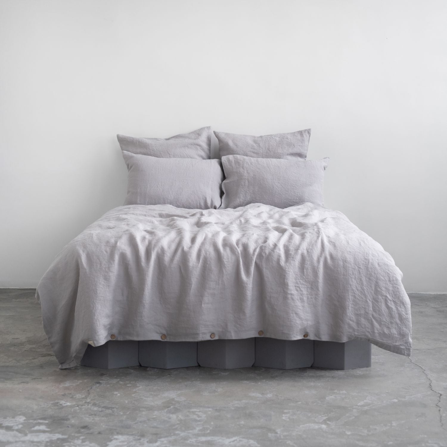 Light Grey lino antklodės užvalkalas rinkinys — naturalusdrabuziai.lt