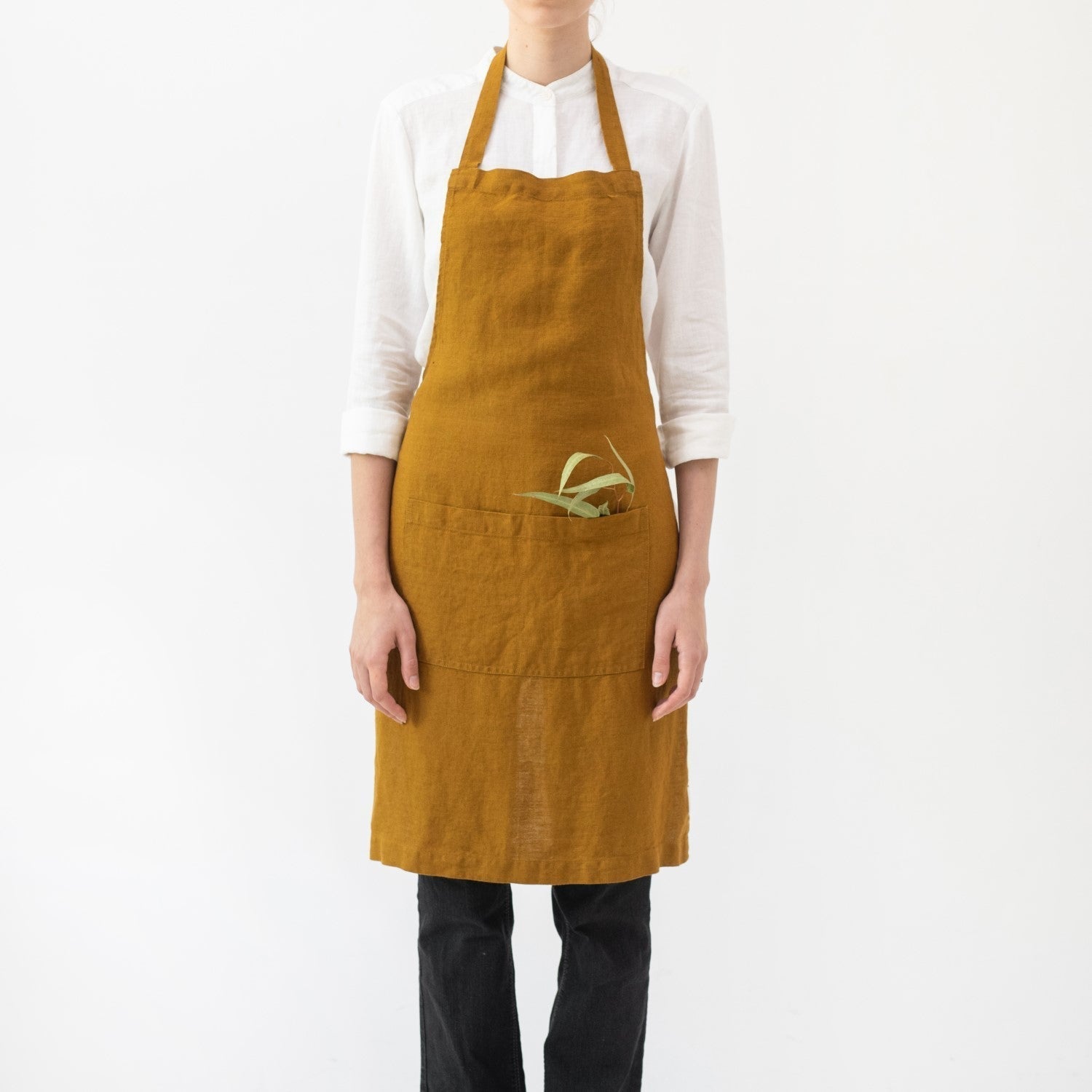 LIMITED EDITION Bronze lino kasdienė prijuostė — naturalusdrabuziai.lt