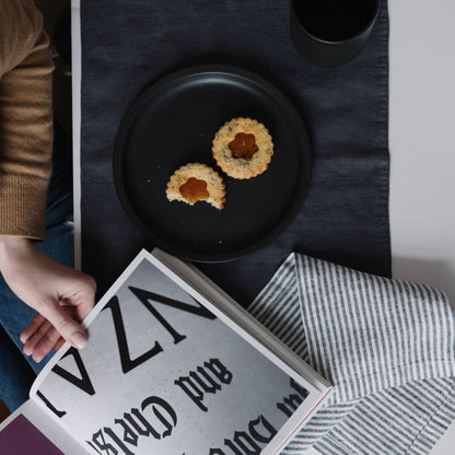 LIMITED EDITION Dark Grey lino staltiesėlė — naturalusdrabuziai.lt