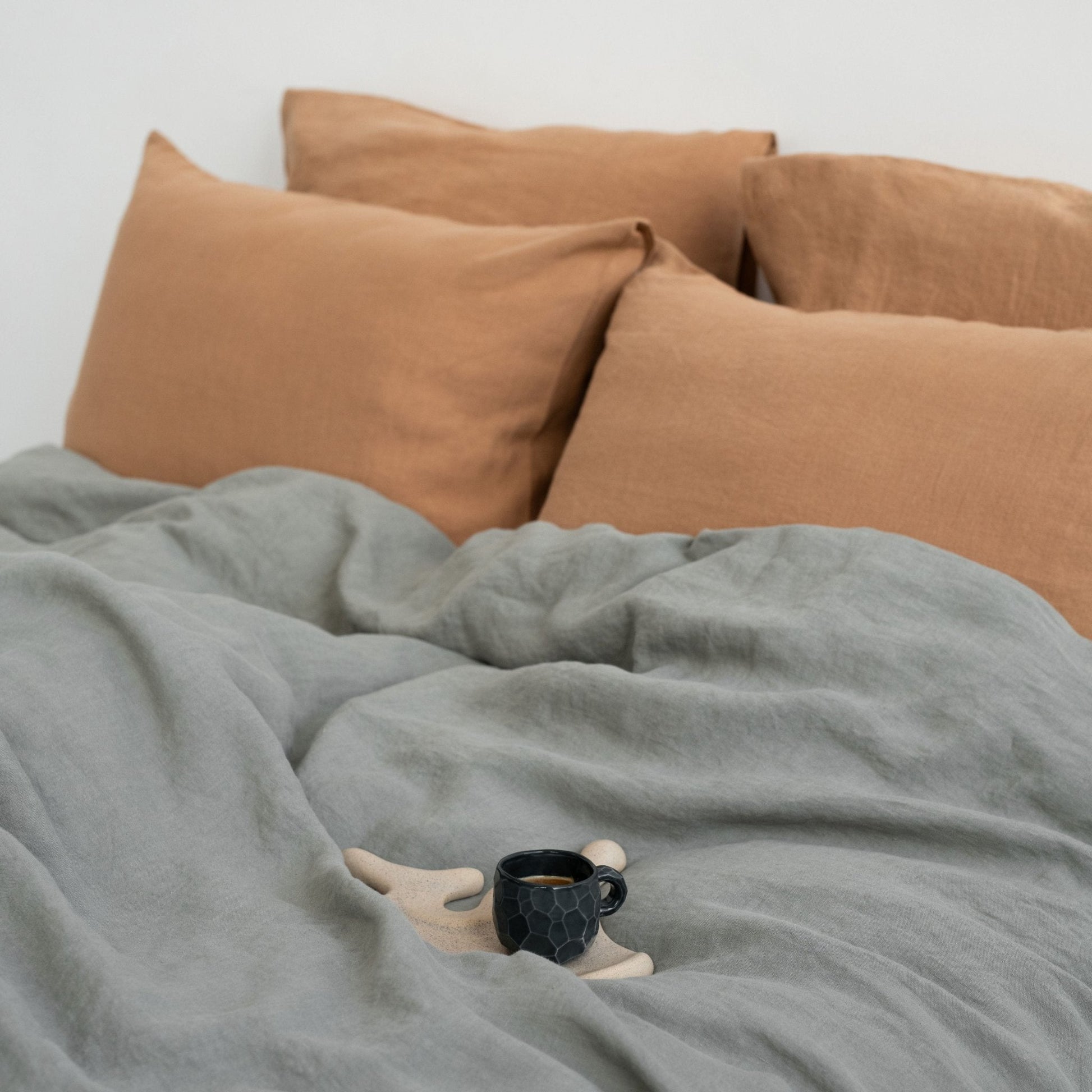 LIMITED EDITION Khaki lino antklodės užvalkalas — naturalusdrabuziai.lt