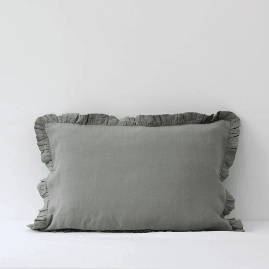 LIMITED EDITION Khaki lino pagalvės užvalkalas su klostelėmis — naturalusdrabuziai.lt