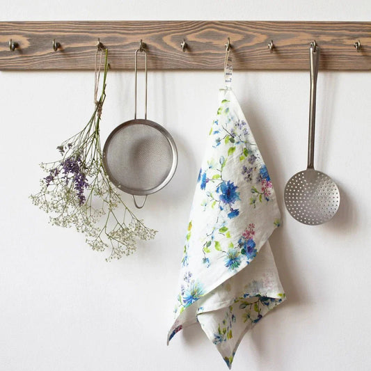 LIMITED EDITION White Flowers lino virtuvinė servetė — naturalusdrabuziai.lt