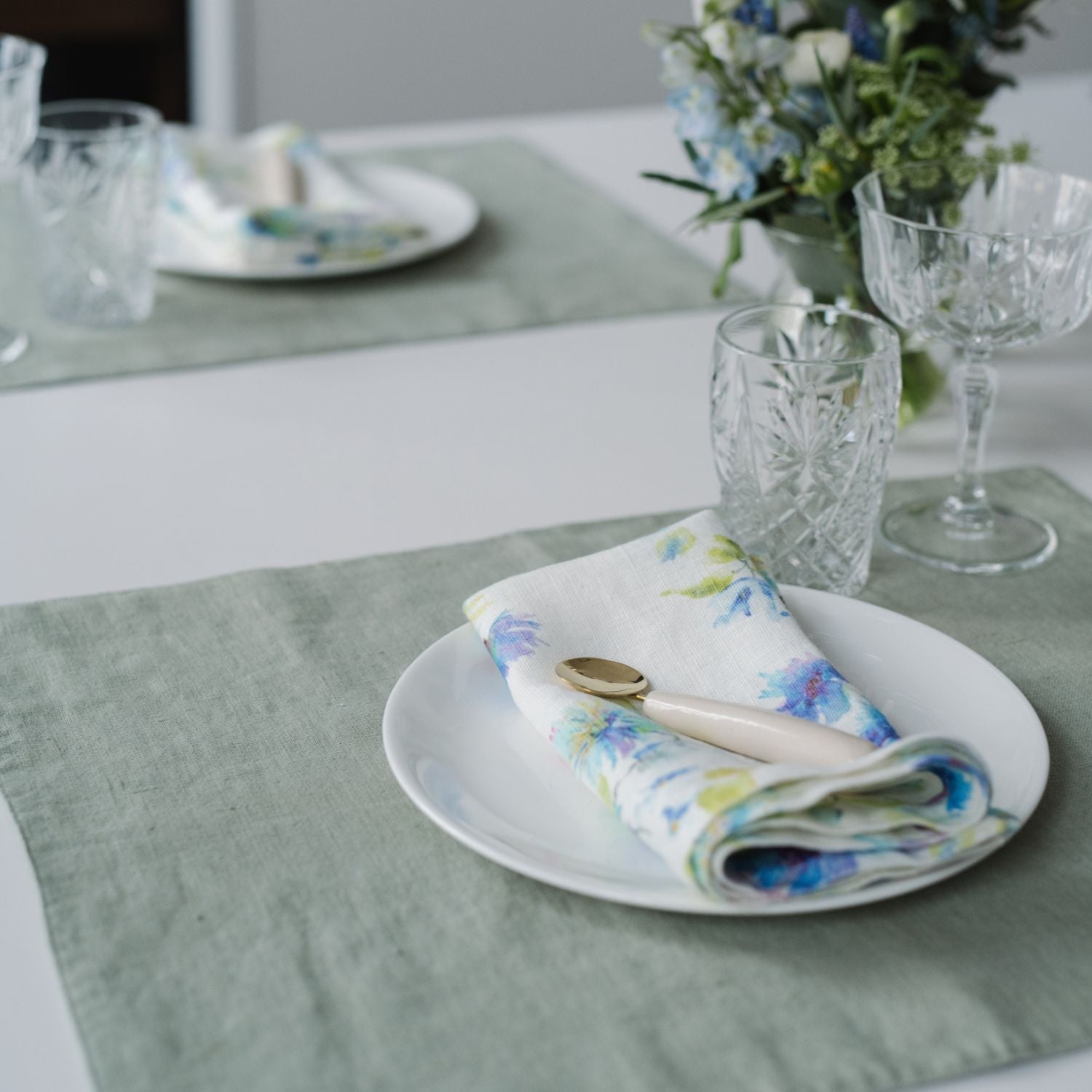 LIMITED EDITION White Flowers lino servetėlių rinkinys 2 vnt. — naturalusdrabuziai.lt