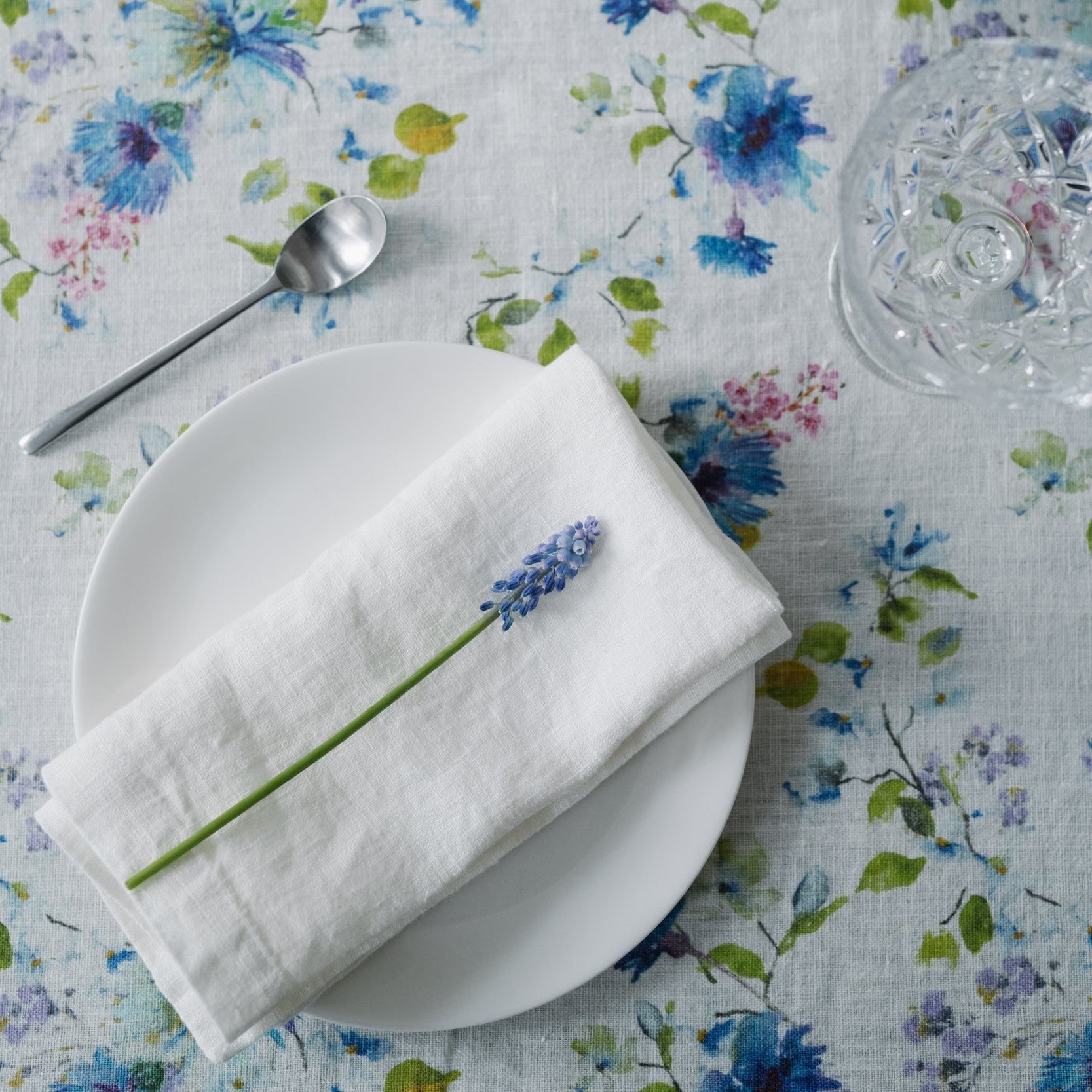 LIMITED EDITION White Flowers lino staltiesė — naturalusdrabuziai.lt