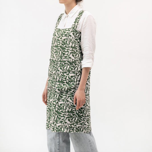 lino Tales Evergreen Damask on Light Natural lino Pinafore prijuostė — naturalusdrabuziai.lt