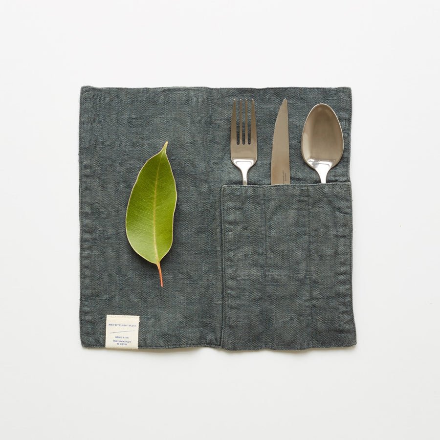 lino Tales Forest Green lino Cutlery Pocket rinkinys 2 vnt. — naturalusdrabuziai.lt