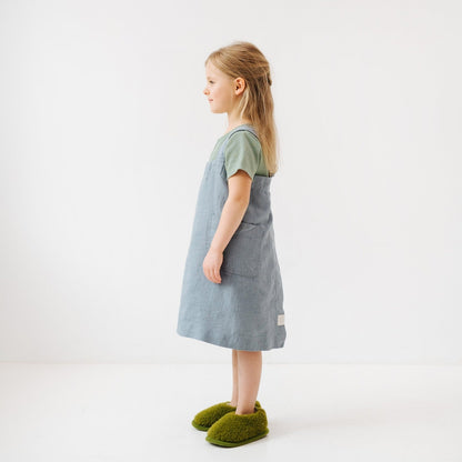 Vaikų Blue Fog lino Pinafore prijuostė — naturalusdrabuziai.lt