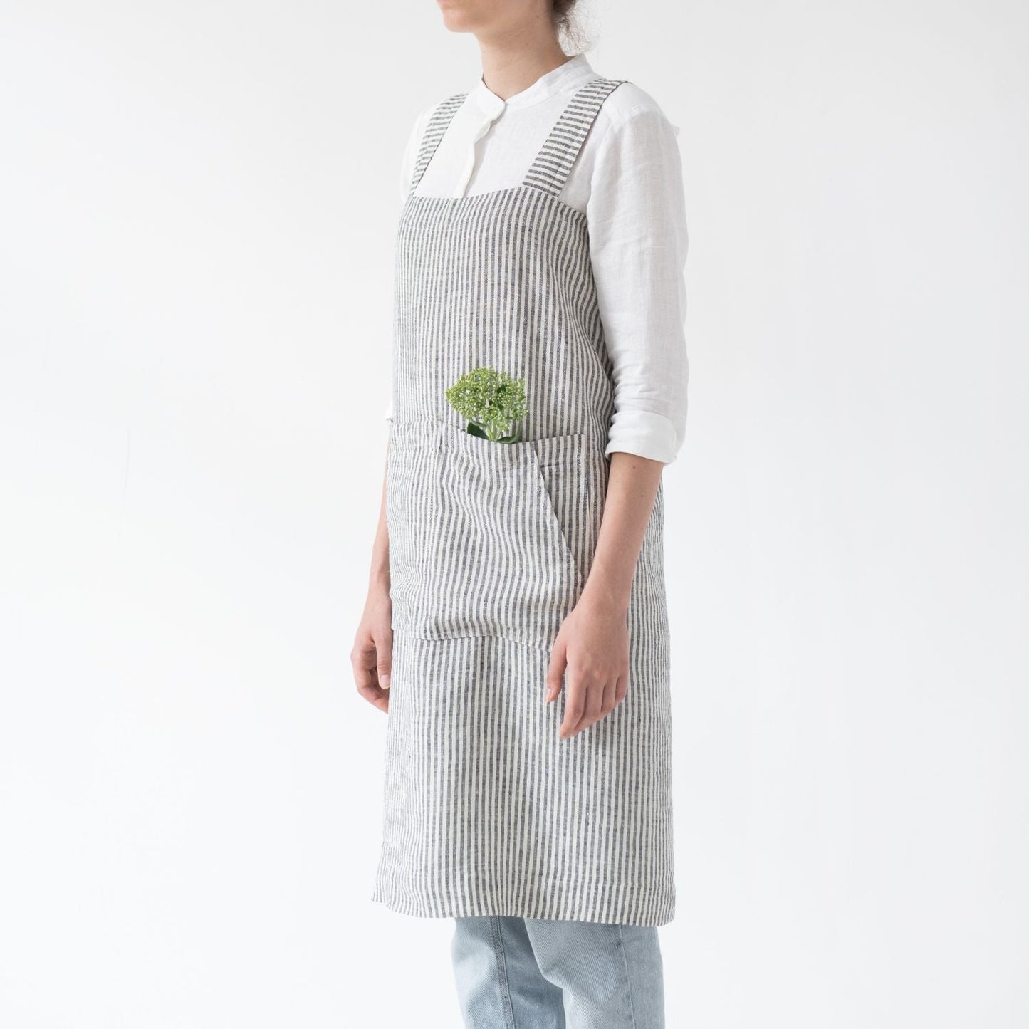 lino Tales Thin Black Stripes lino Pinafore prijuostė — naturalusdrabuziai.lt