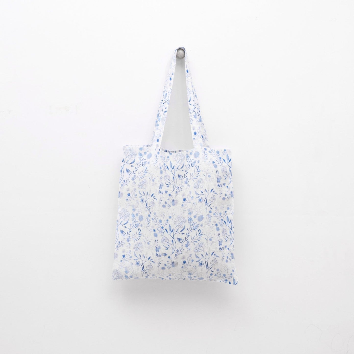 lino Tales White Botanical Blue lino pirkinių krepšys — naturalusdrabuziai.lt