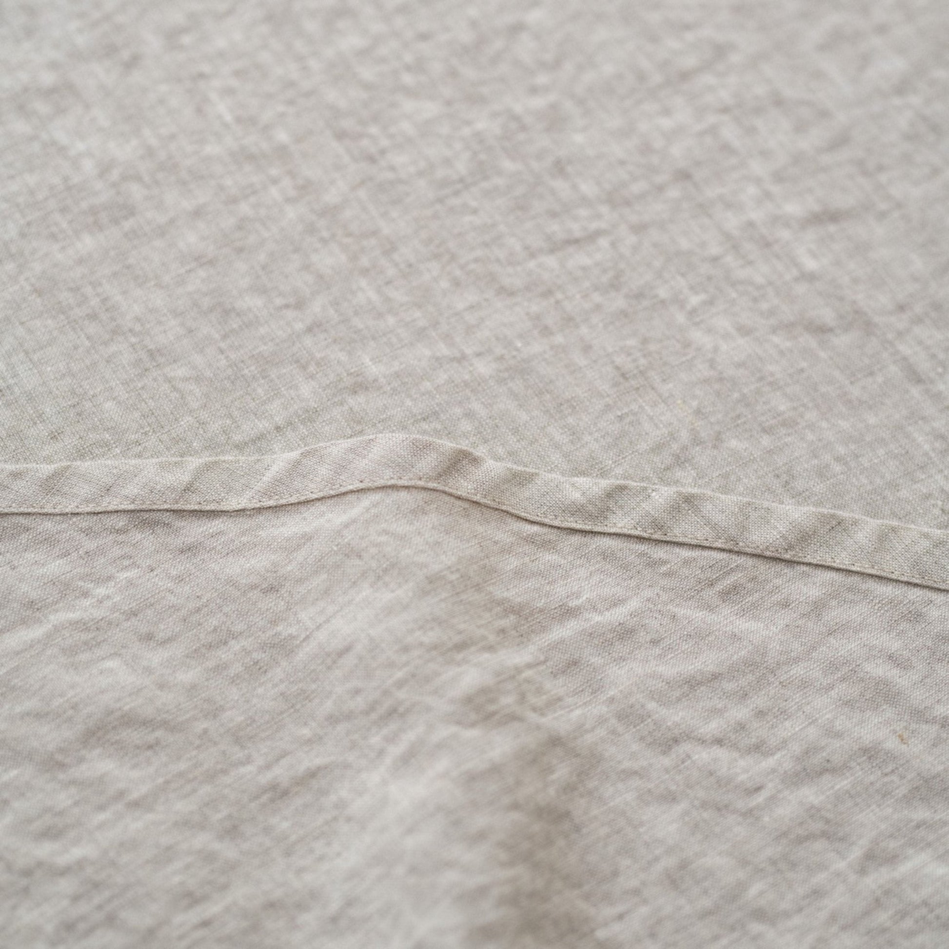 Melange Lightweight lino Round staltiesė — naturalusdrabuziai.lt