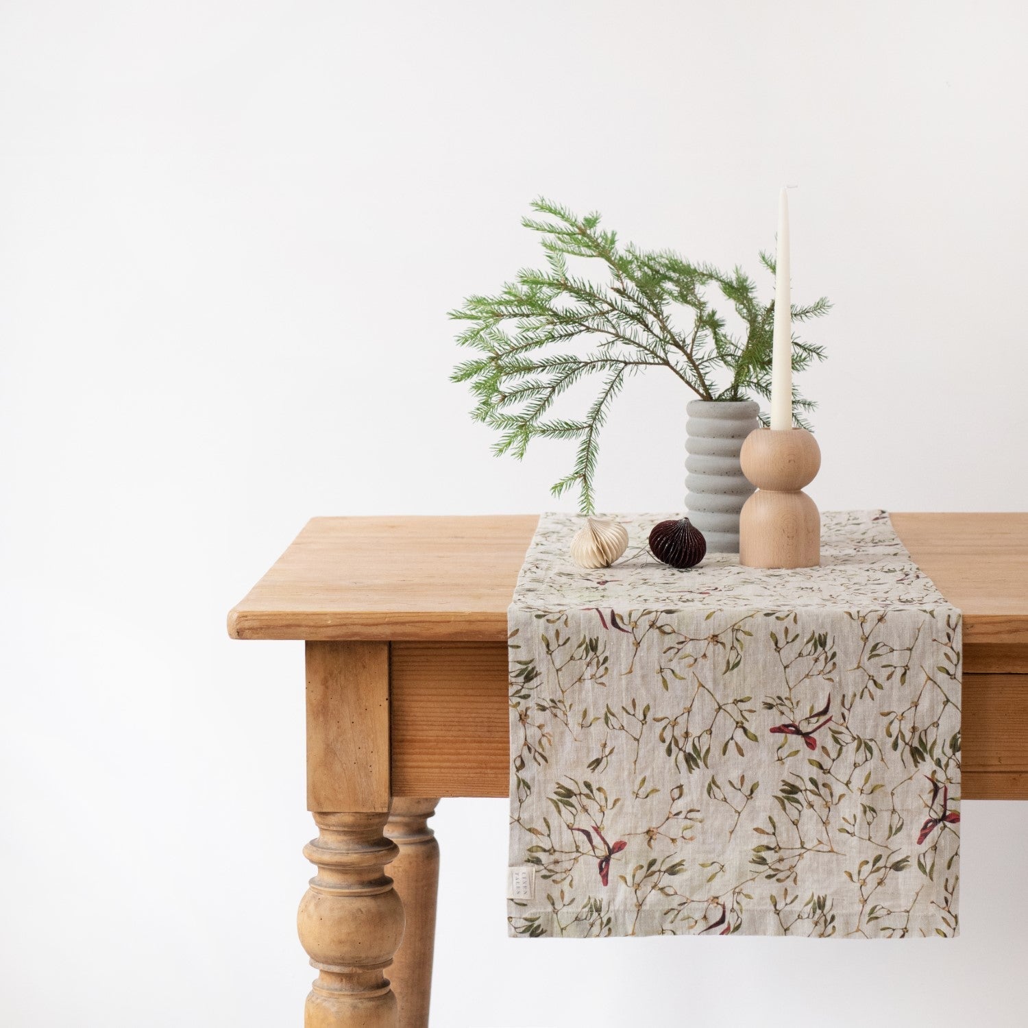 Mistletoe on Natural lino stalo takelis — naturalusdrabuziai.lt
