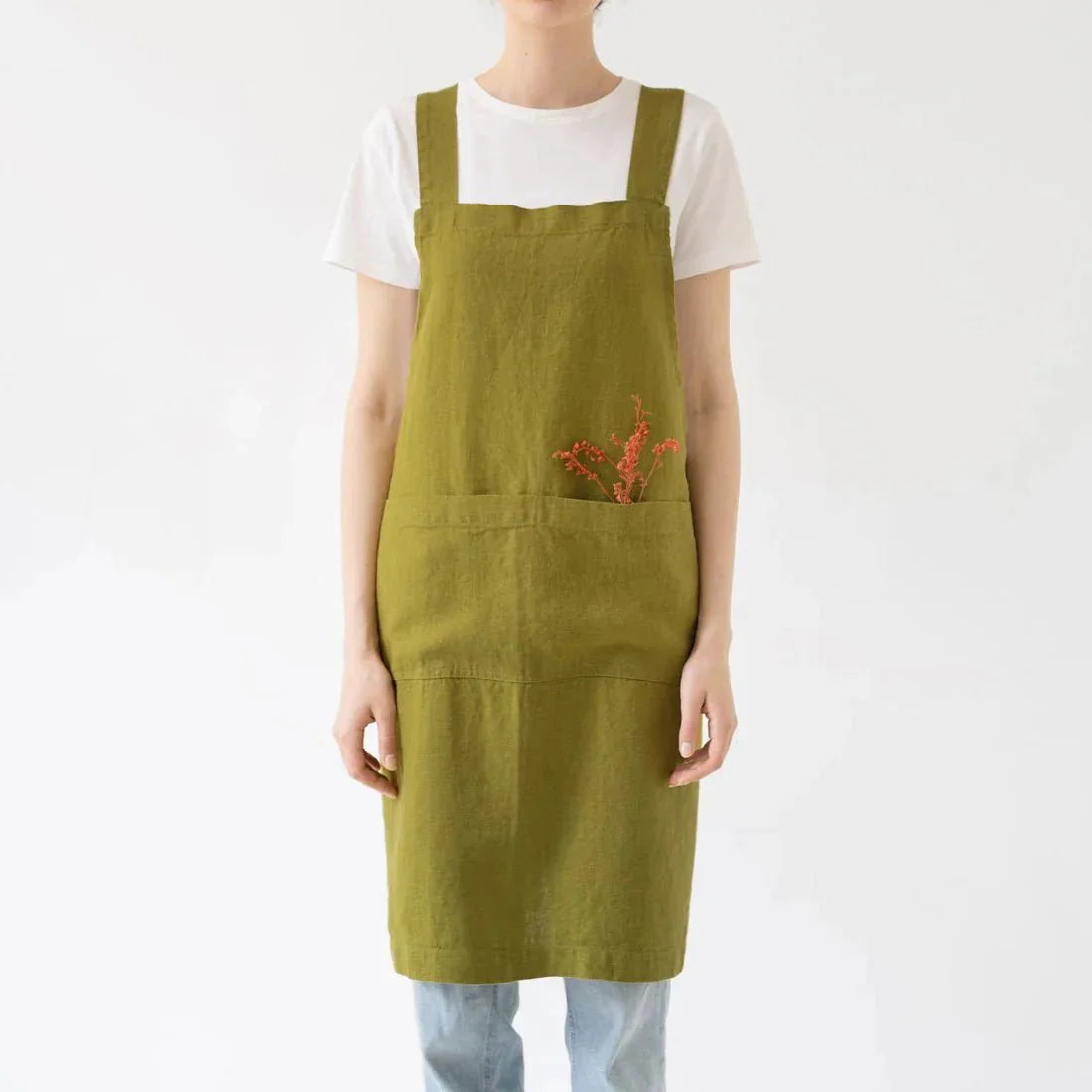 Moss Green lino kryžminio tipo prijuostė — naturalusdrabuziai.lt