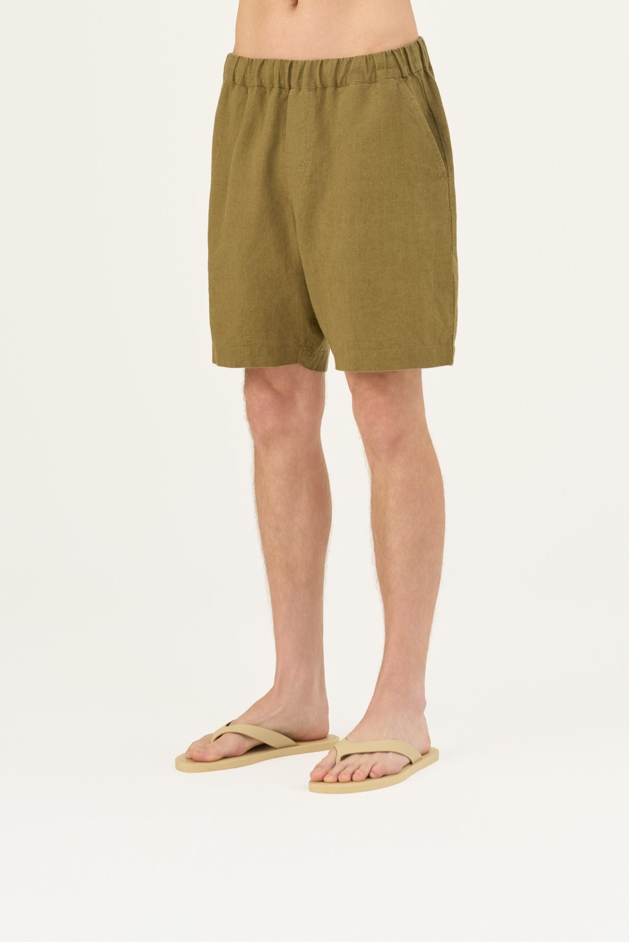 Olive Khaki lino Amabilis šortai — naturalusdrabuziai.lt