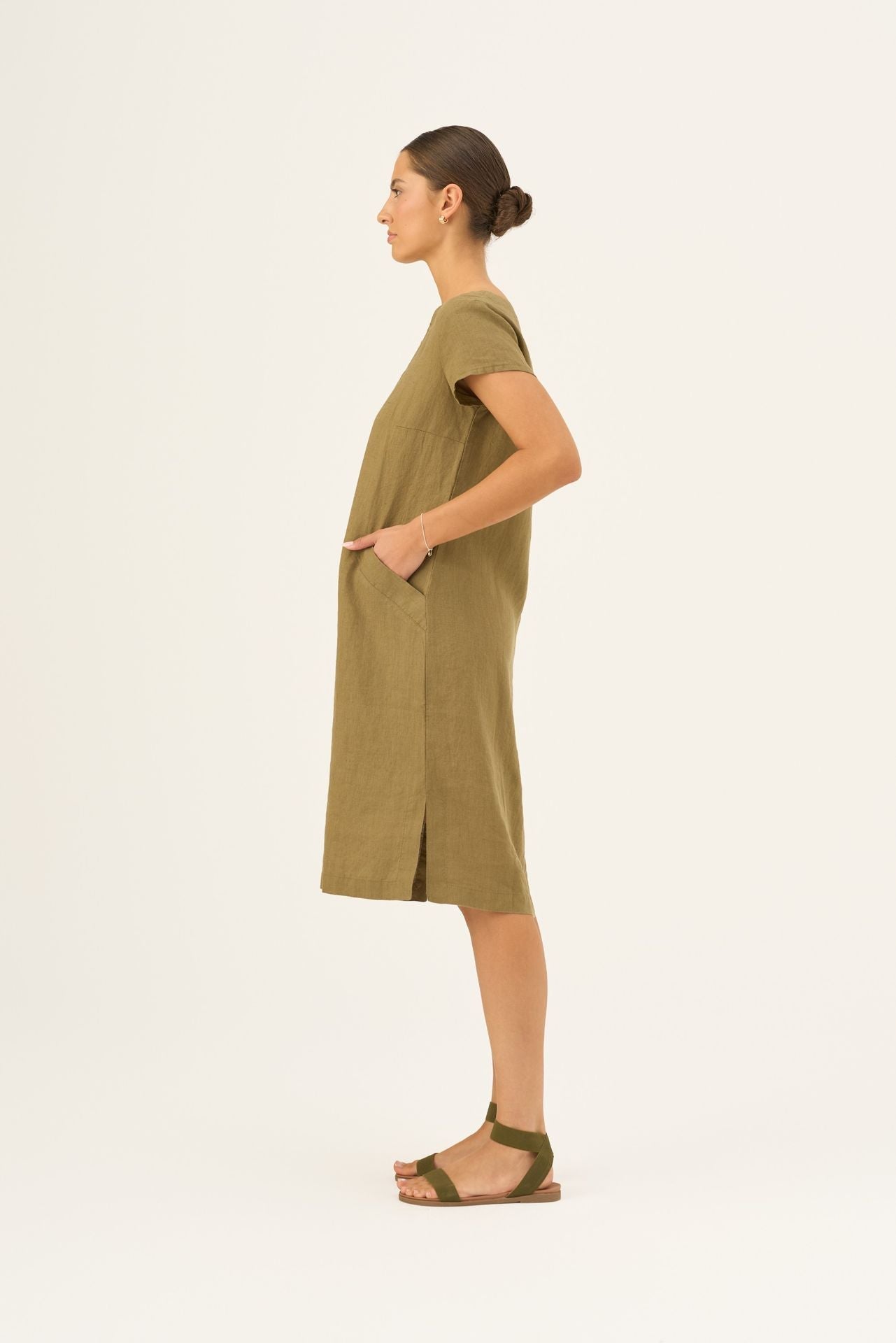 Olive Khaki lino Goldenrod suknelė — naturalusdrabuziai.lt