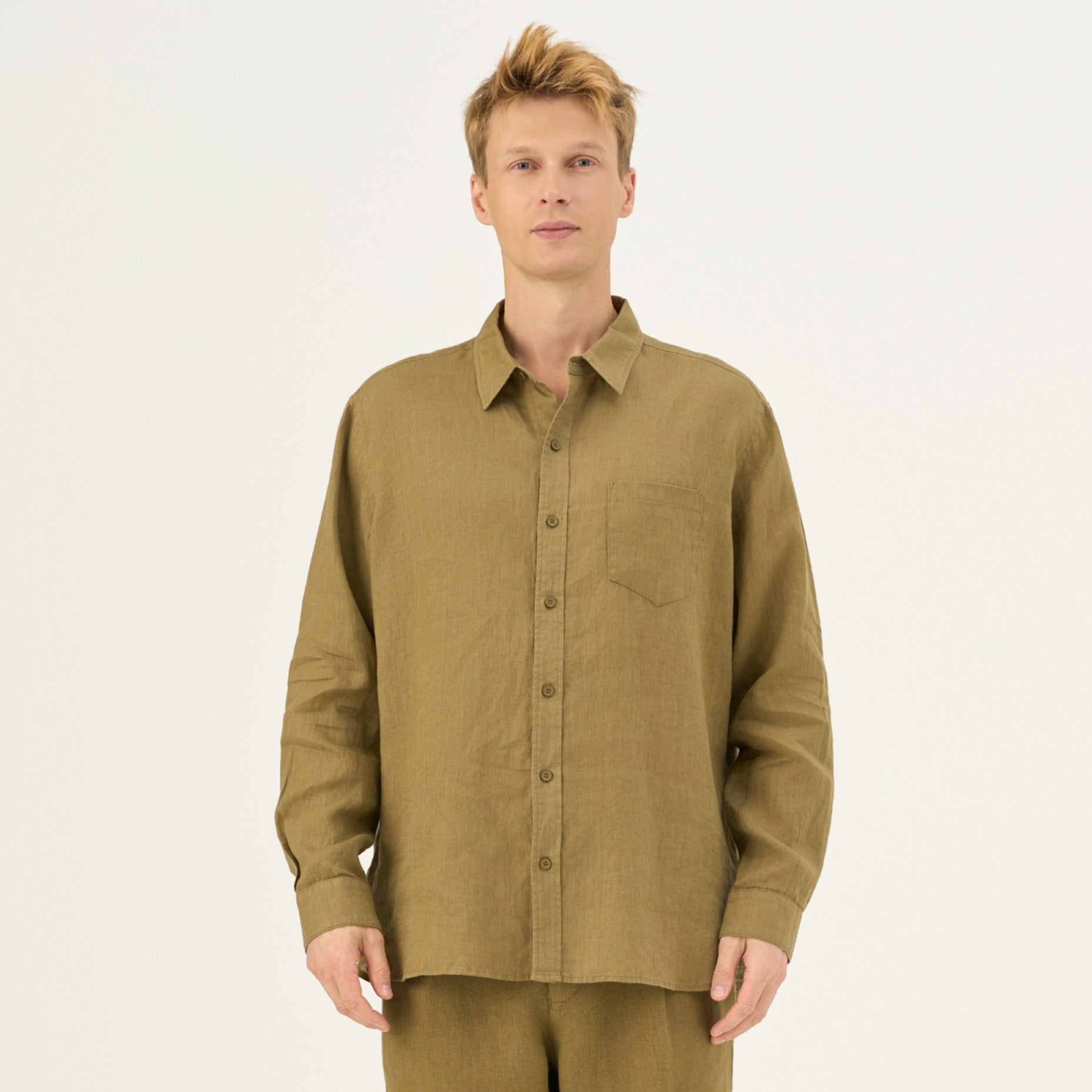 Olive Khaki lino Larch marškiniai — naturalusdrabuziai.lt