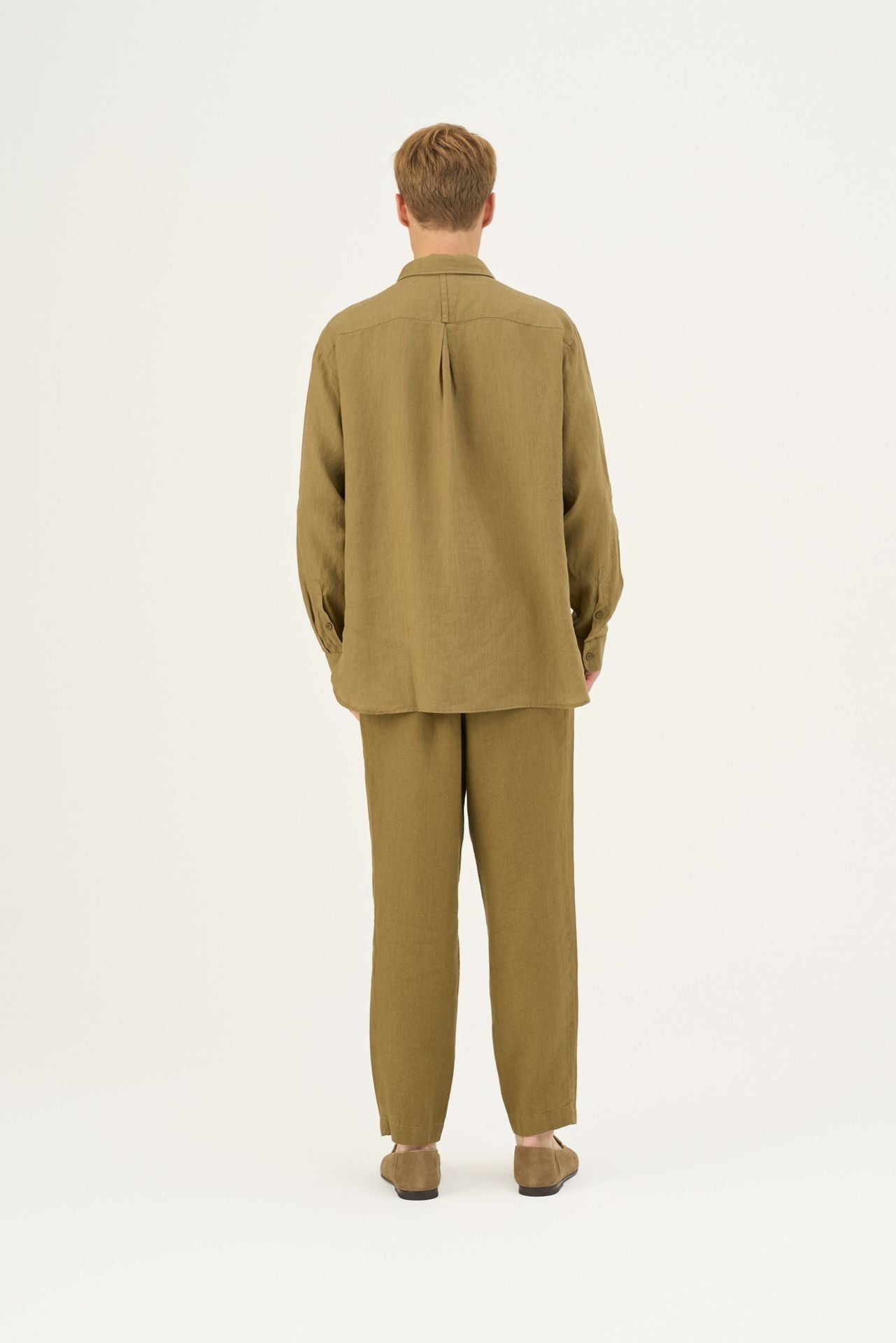 Olive Khaki lino Larch marškiniai — naturalusdrabuziai.lt