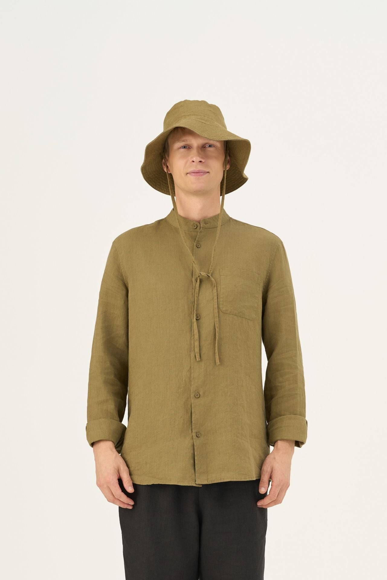 Olive Khaki lino Solaris kepurė — naturalusdrabuziai.lt