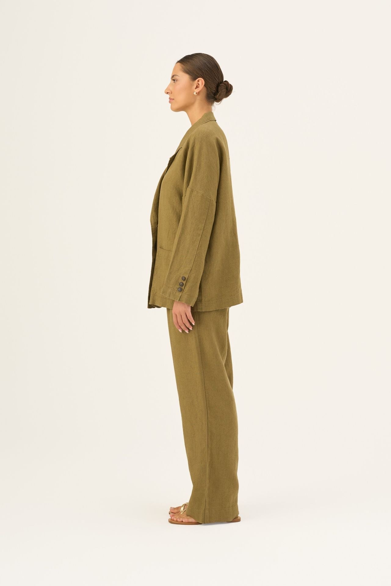 Olive Khaki lino Ventus švarkas — naturalusdrabuziai.lt