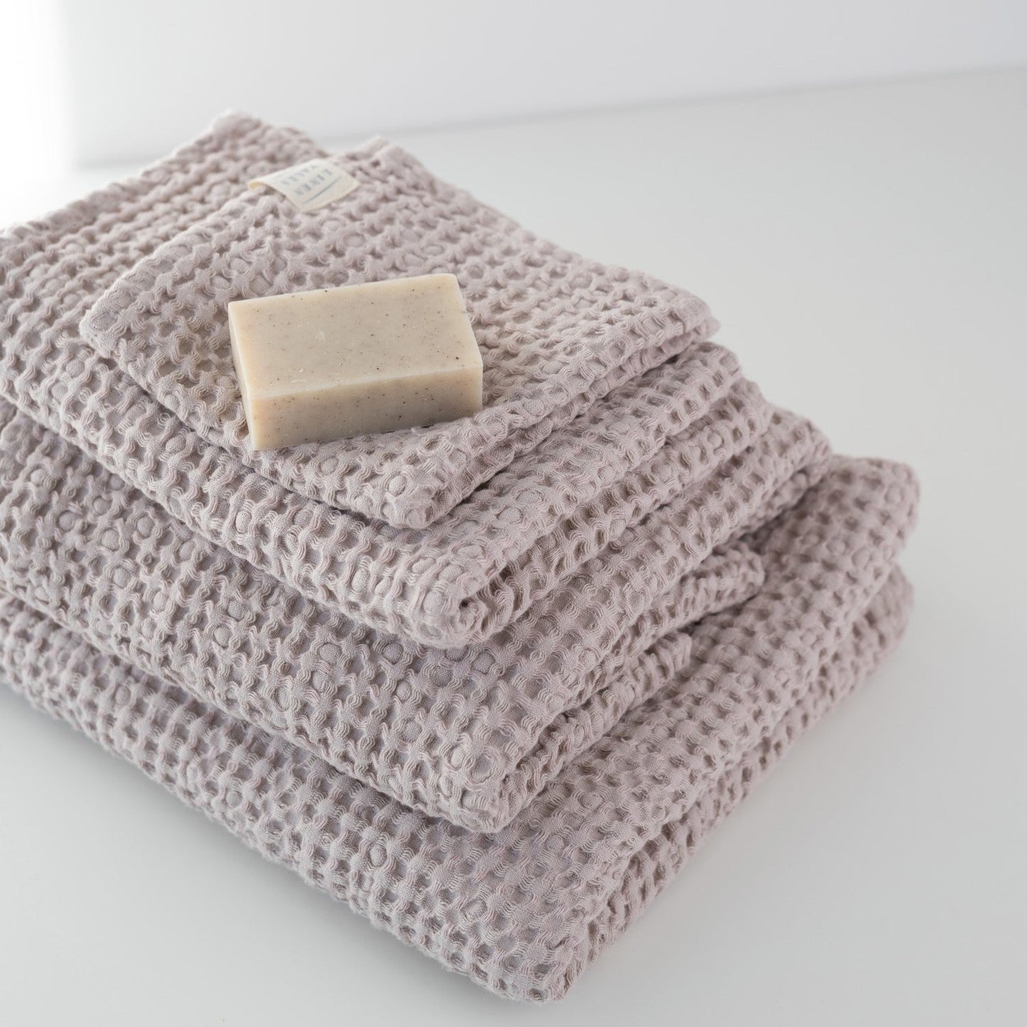 Powder lino & medvilnės Honeycomb Waffle rankšluostis — naturalusdrabuziai.lt