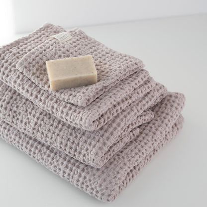 Powder lino & medvilnės Honeycomb Waffle rankšluostis — naturalusdrabuziai.lt