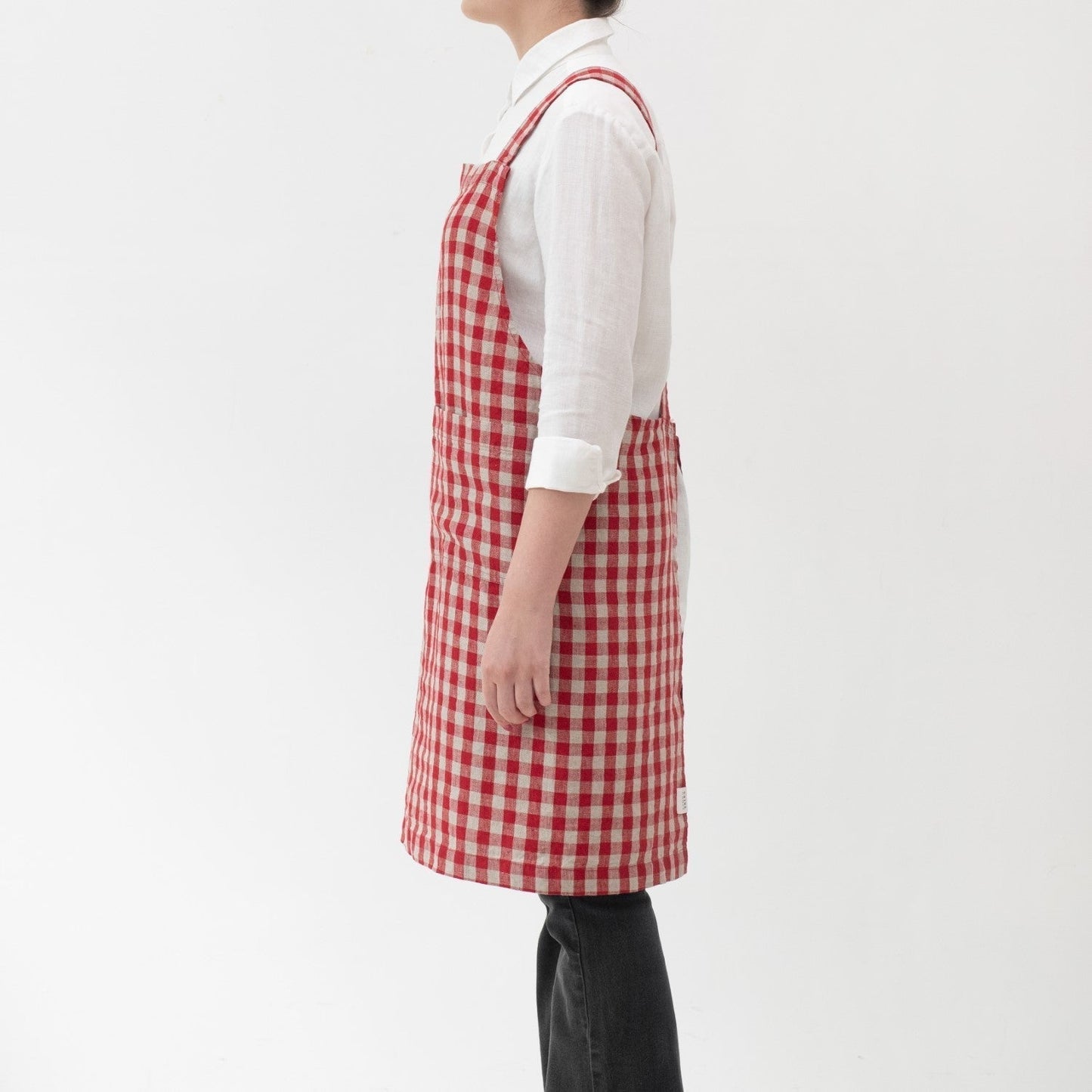 Red Gingham lino kryžminio tipo prijuostė — naturalusdrabuziai.lt