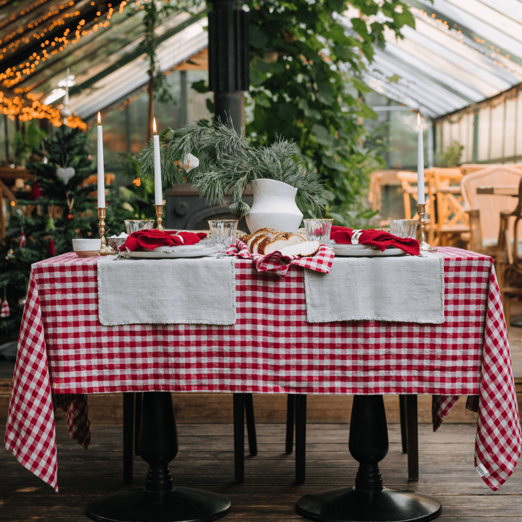 Red Gingham lino staltiesė — naturalusdrabuziai.lt