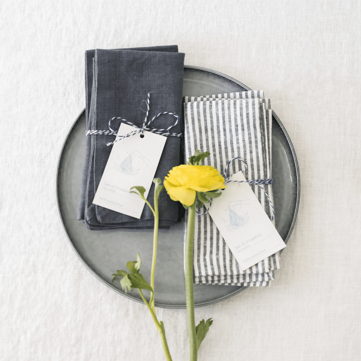Thin Black Stripes lino servetėlių rinkinys 2 vnt. — naturalusdrabuziai.lt