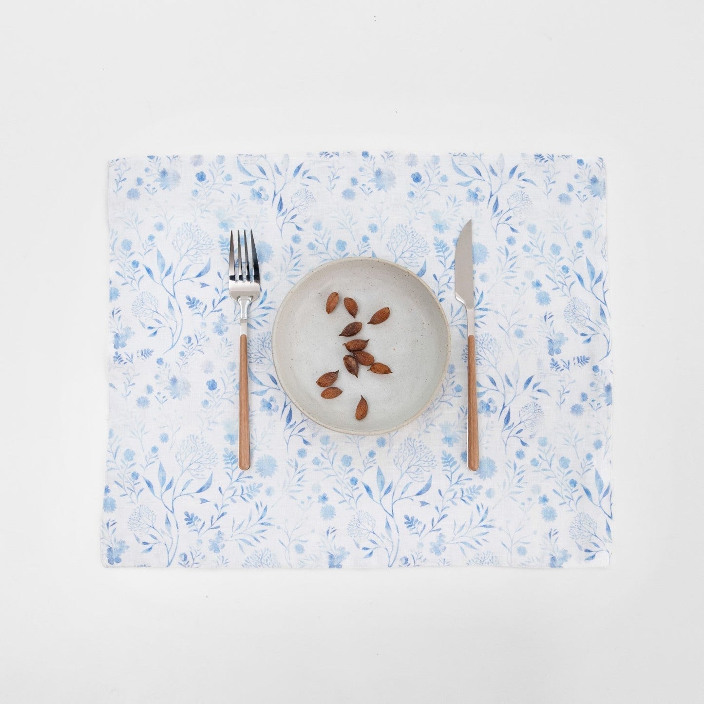 White Botanical Blue lino staltiesėlė — naturalusdrabuziai.lt