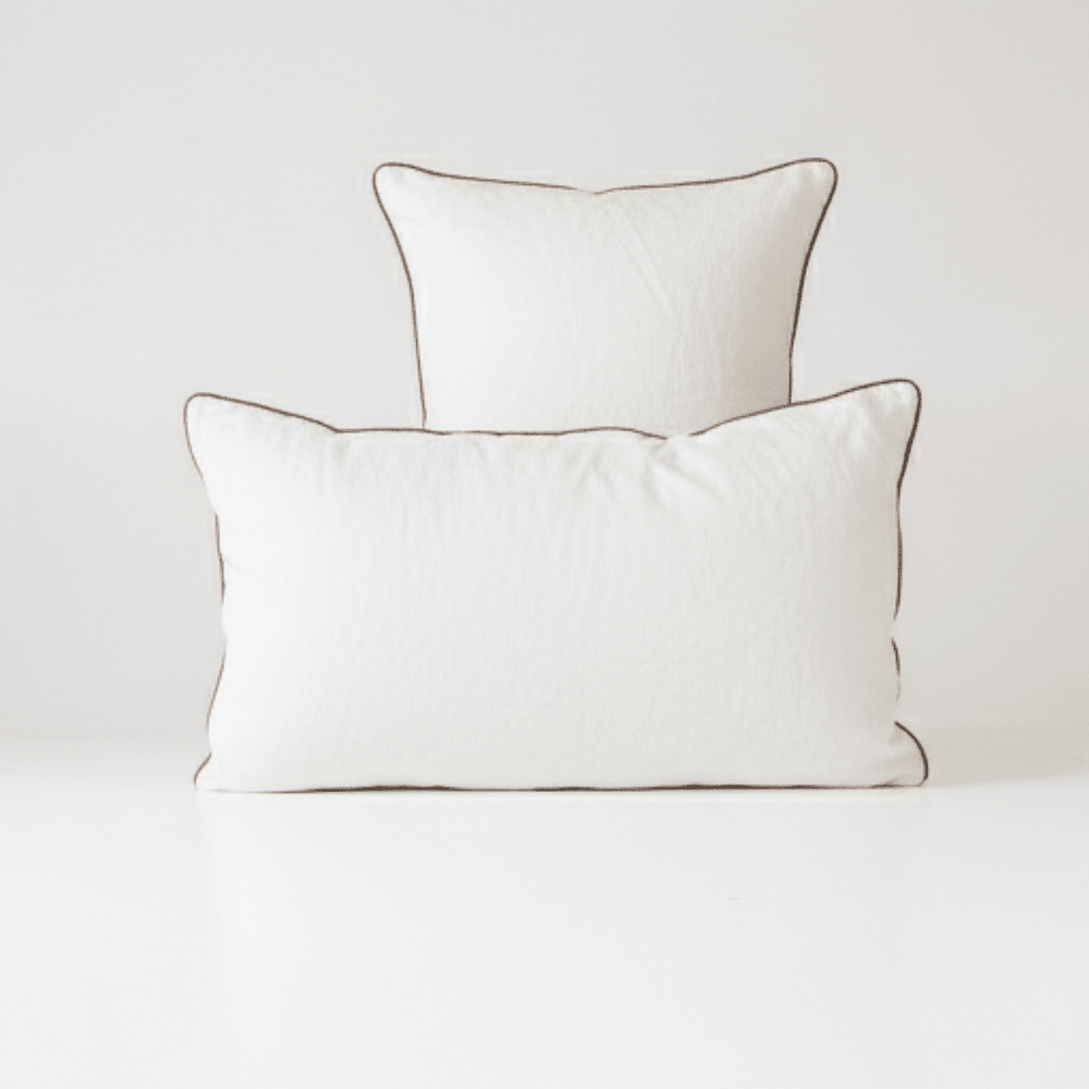 White lino pagalvės užvalkalas with Natural Piping rinkinys 2 vnt. — naturalusdrabuziai.lt