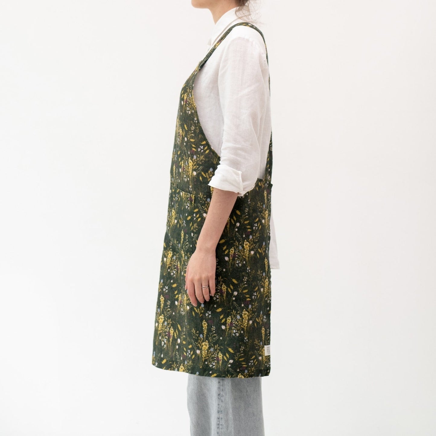 LIMITED EDITION Woodland lino kryžminio tipo prijuostė — naturalusdrabuziai.lt
